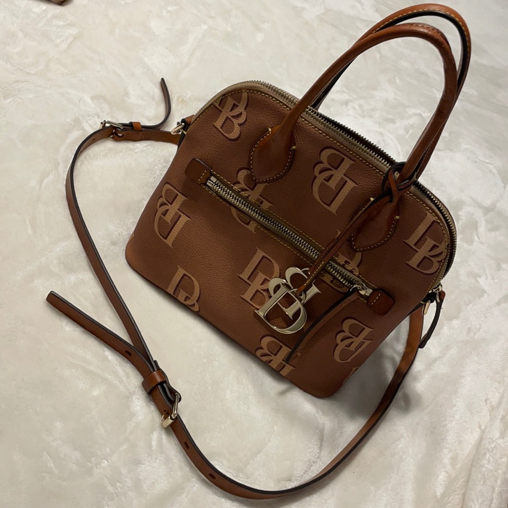 Dooney & Bourke Domed Satchel!!